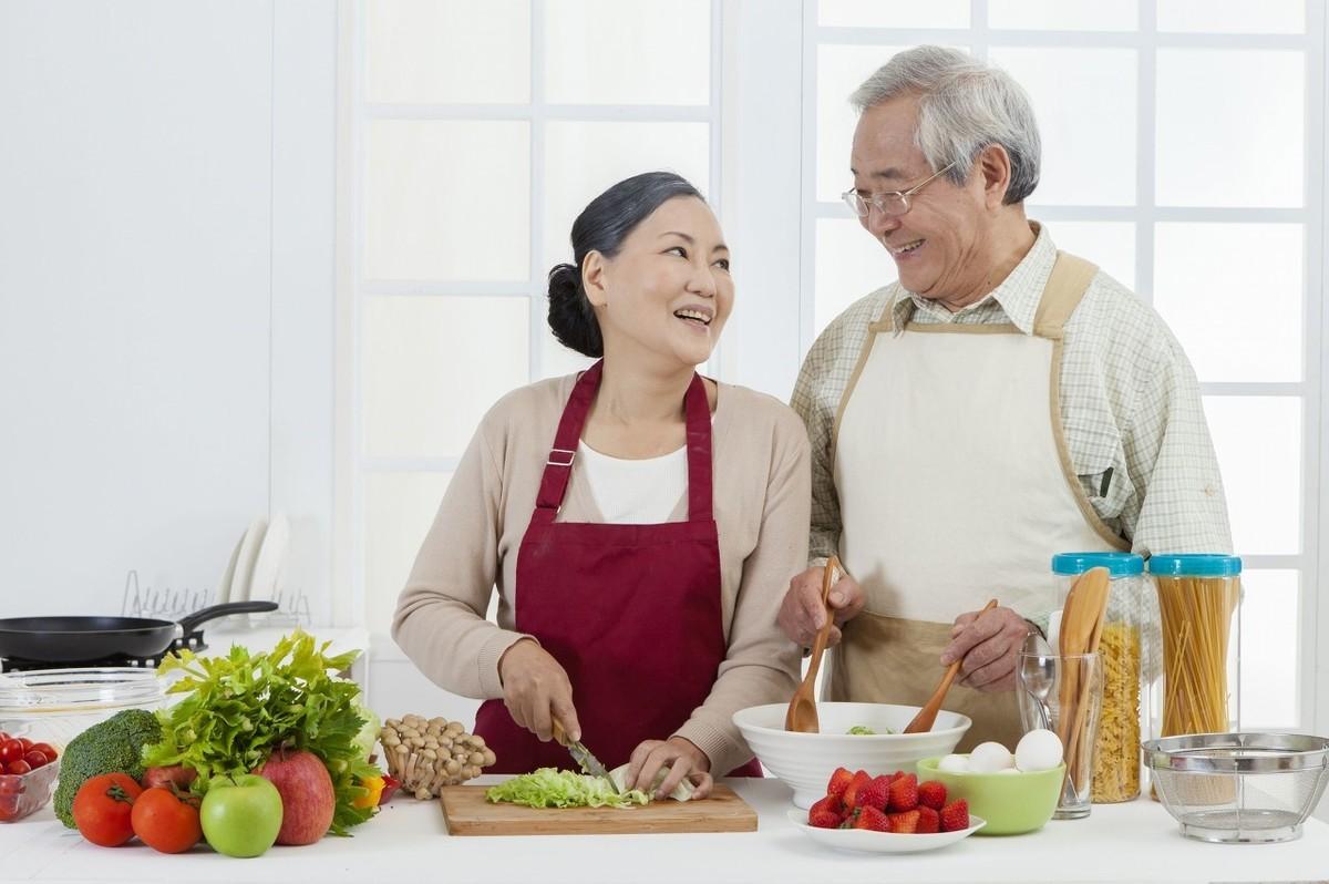 半个月大的小狗的饮食指南，了解小狗的营养需求和喂养建议